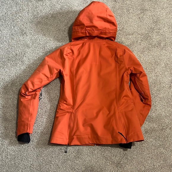 Insulated Gortex Ski Shell - Picture 4 of 15